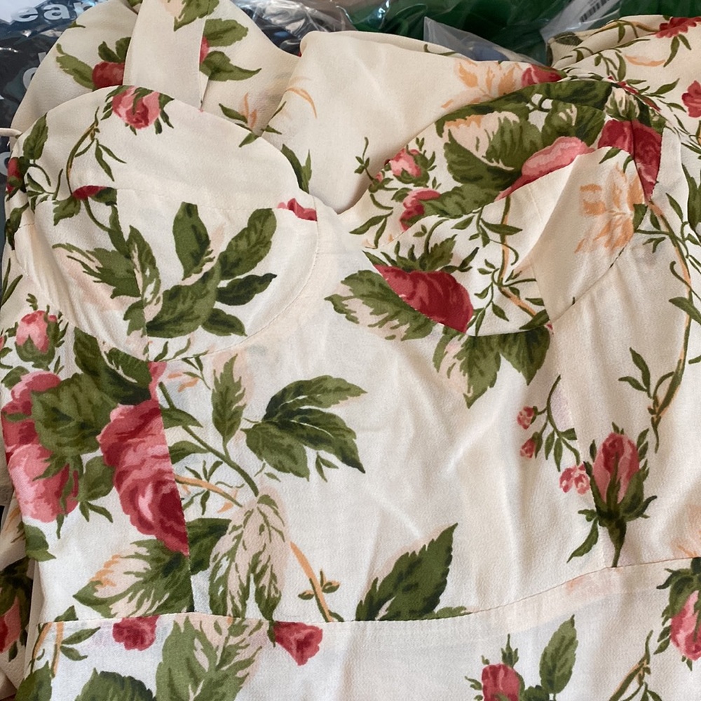 Gorgeous floral Reformation Melita dress - Picture 9 of 9